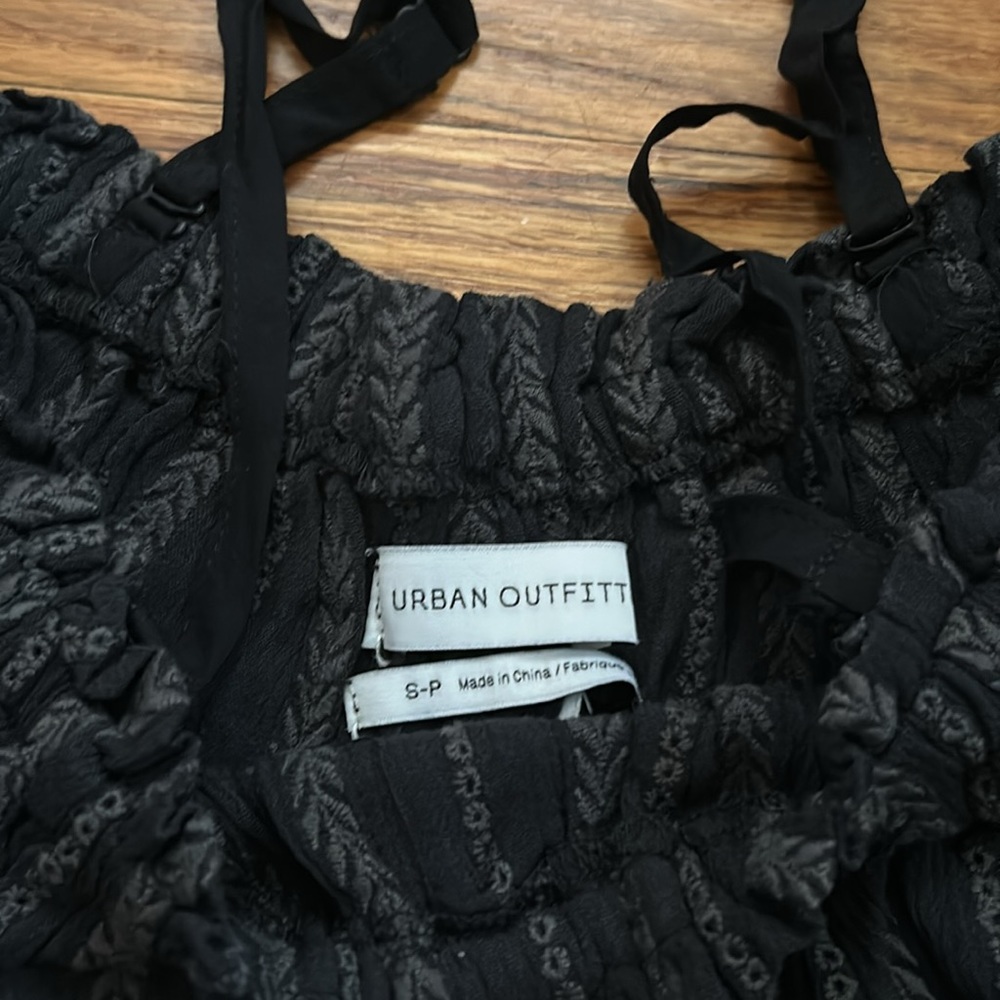 Urban Outfitters Floral Eyelet Cold Shoulder Crop Embroidered Top - Picture 3 of 11